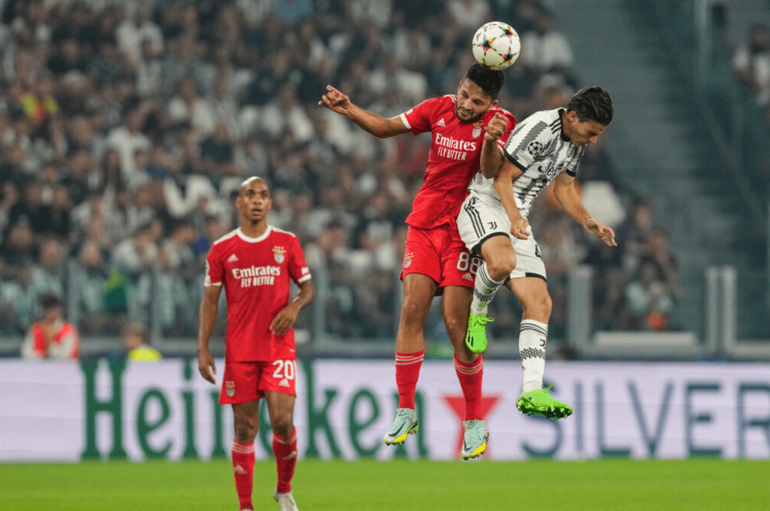 爱游戏电竞平台惊天逆转！尤文连追三球实现绝地反击，控制更新.