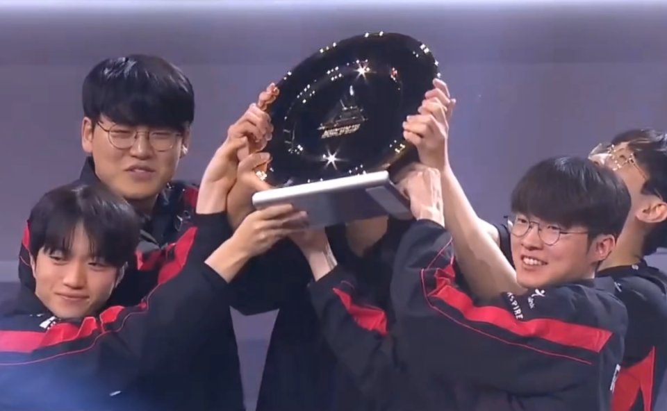 AG真人游戏大厅关于Faker连续十二场比赛得分超过领先优势明显，TES不断突破！的信息